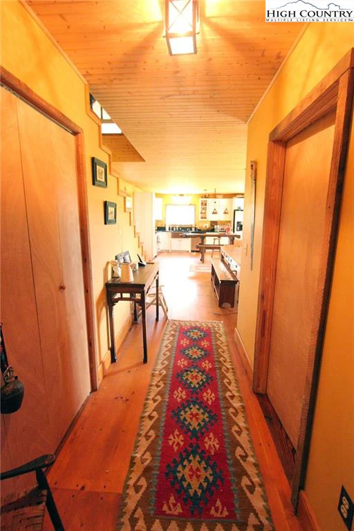 Image number 41 for the current listing