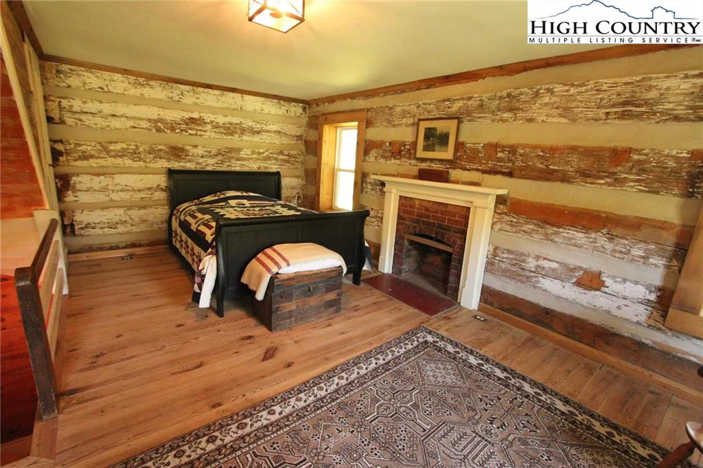Image number 14 for the current listing