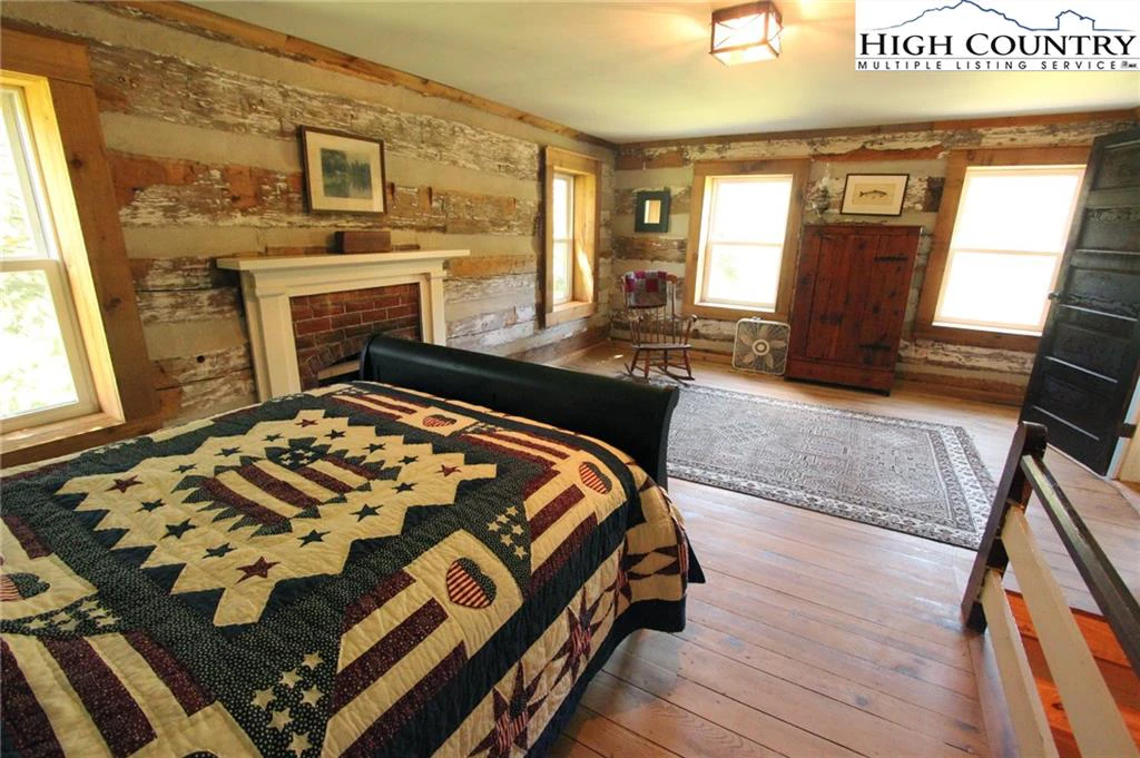 Image number 3 for the current listing