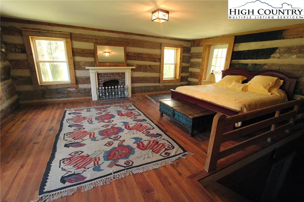 Image number 4 for the current listing
