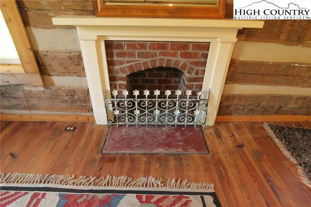 Image number 5 for the current listing