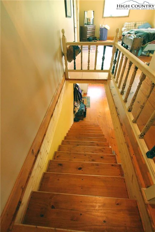 Image number 9 for the current listing
