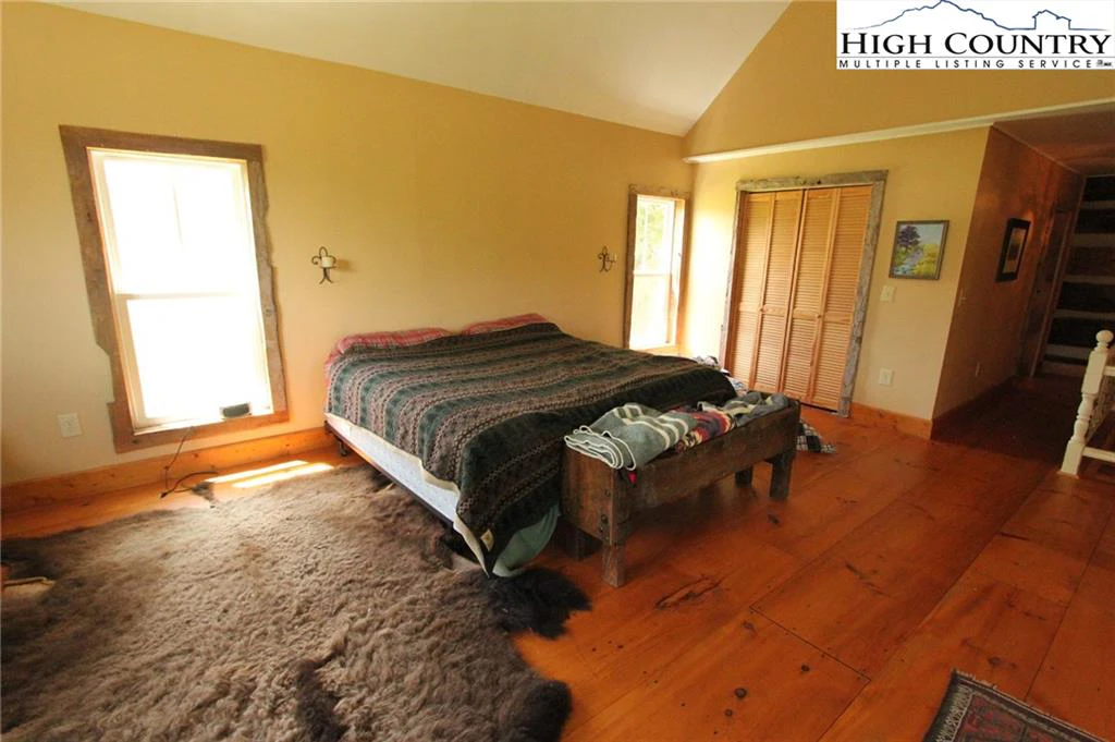Image number 10 for the current listing