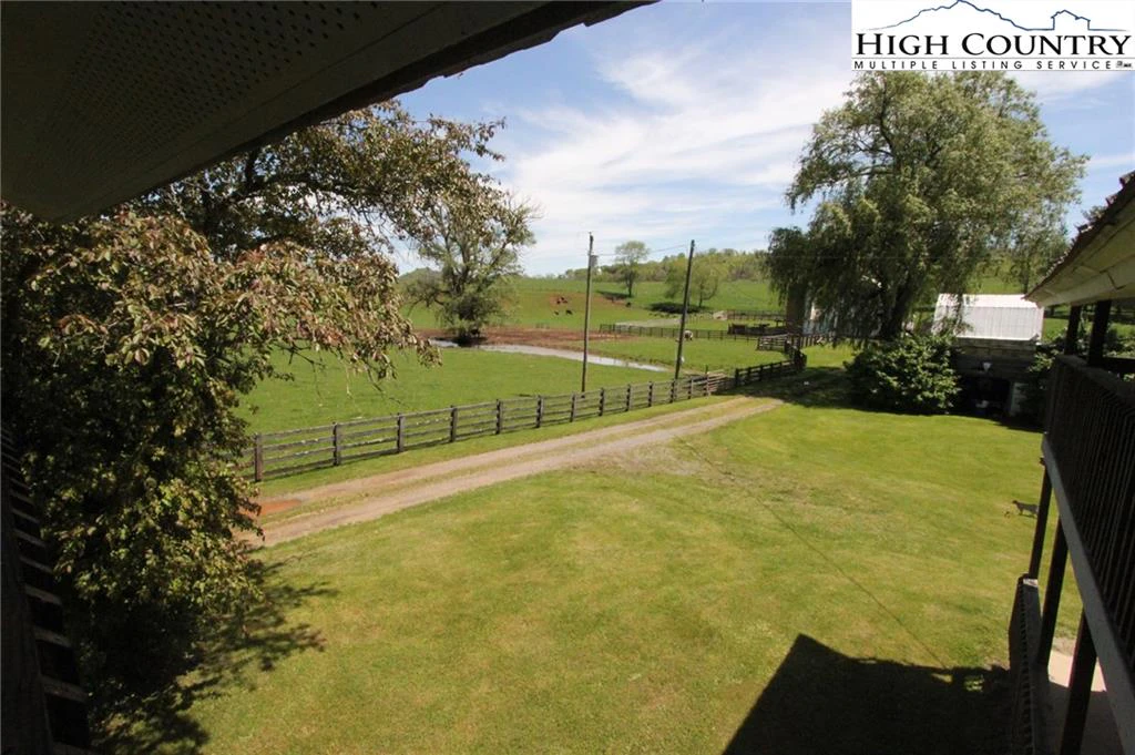 Image number 16 for the current listing
