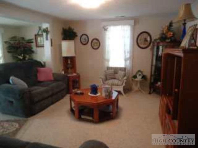 Image number 7 for the current listing