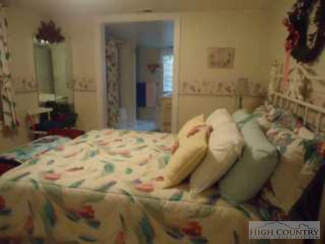 Image number 4 for the current listing