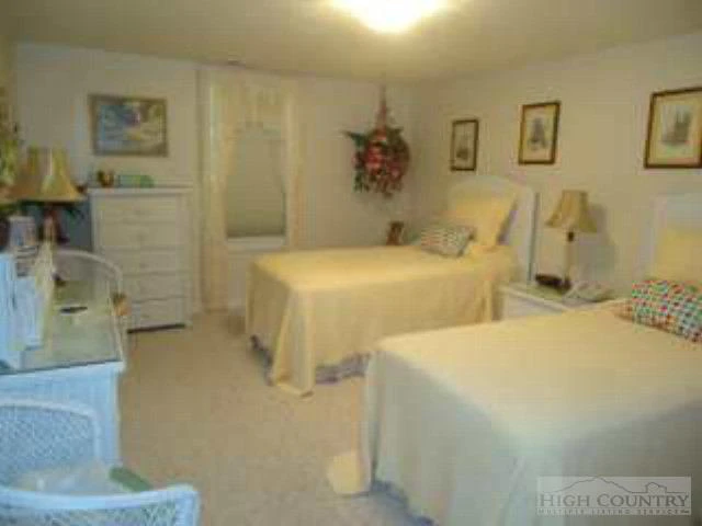 Image number 3 for the current listing