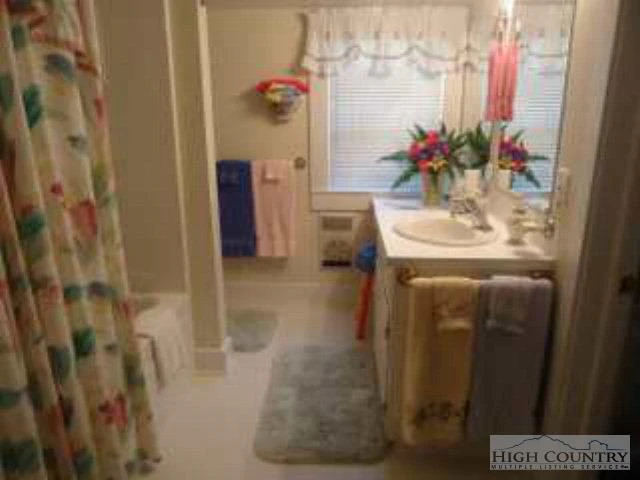 Image number 21 for the current listing