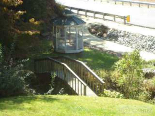 Image number 18 for the current listing
