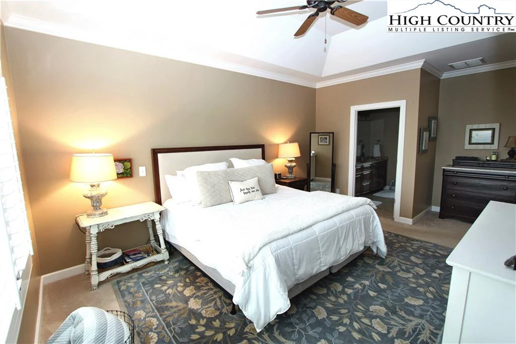 Image number 5 for the current listing