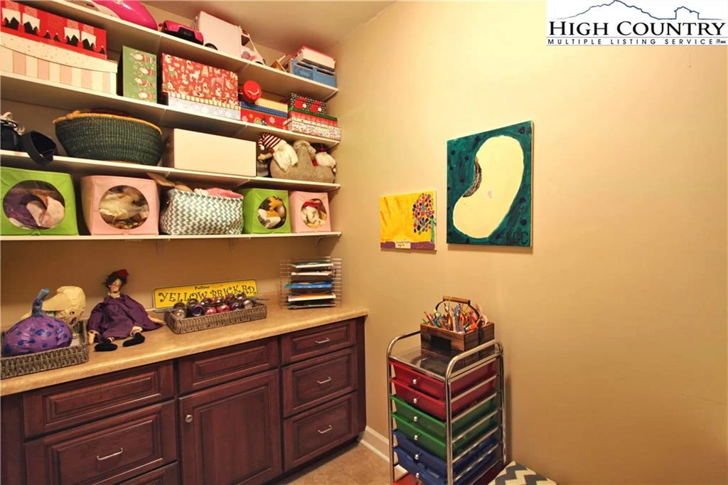 Image number 10 for the current listing