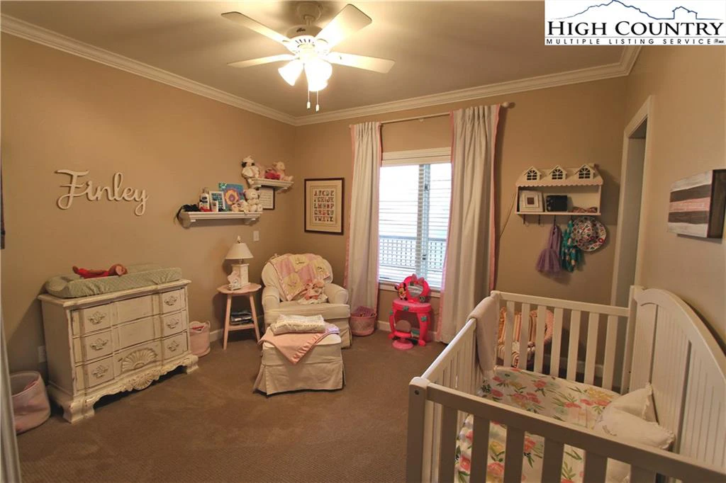 Image number 14 for the current listing
