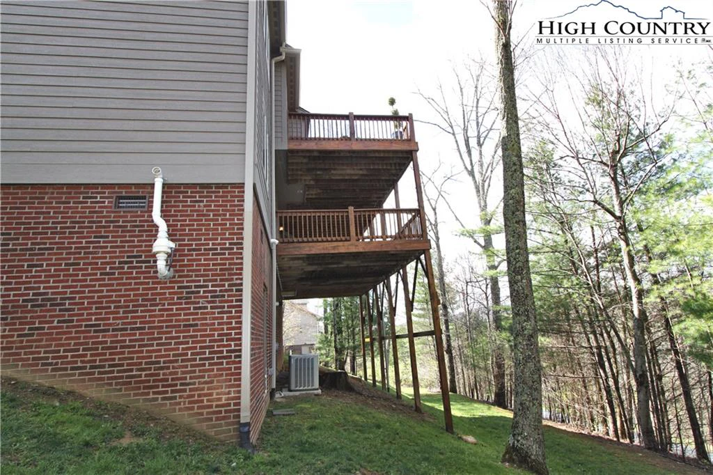 Image number 19 for the current listing