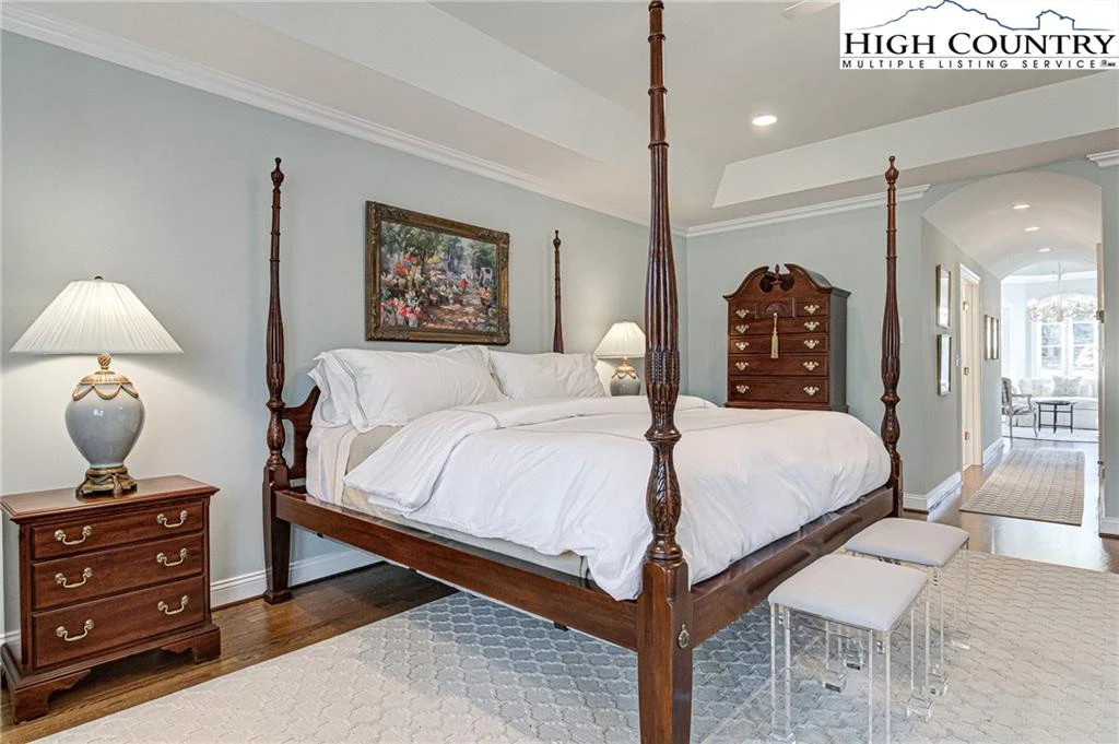 Image number 3 for the current listing
