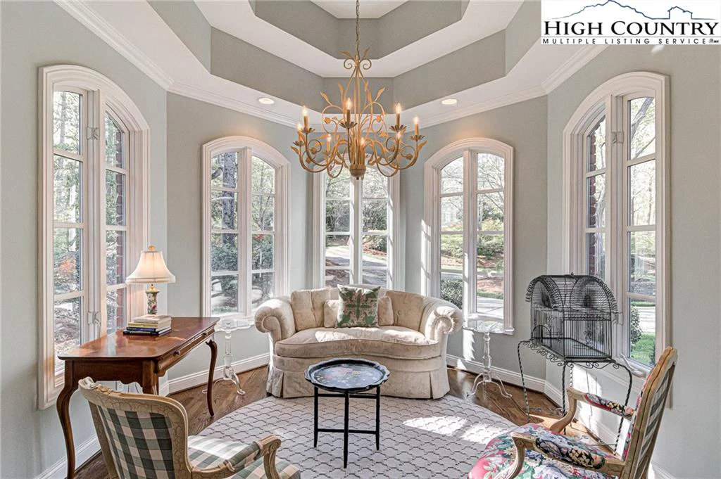 Image number 4 for the current listing