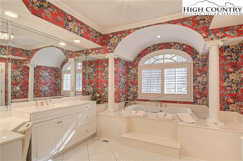 Image number 6 for the current listing