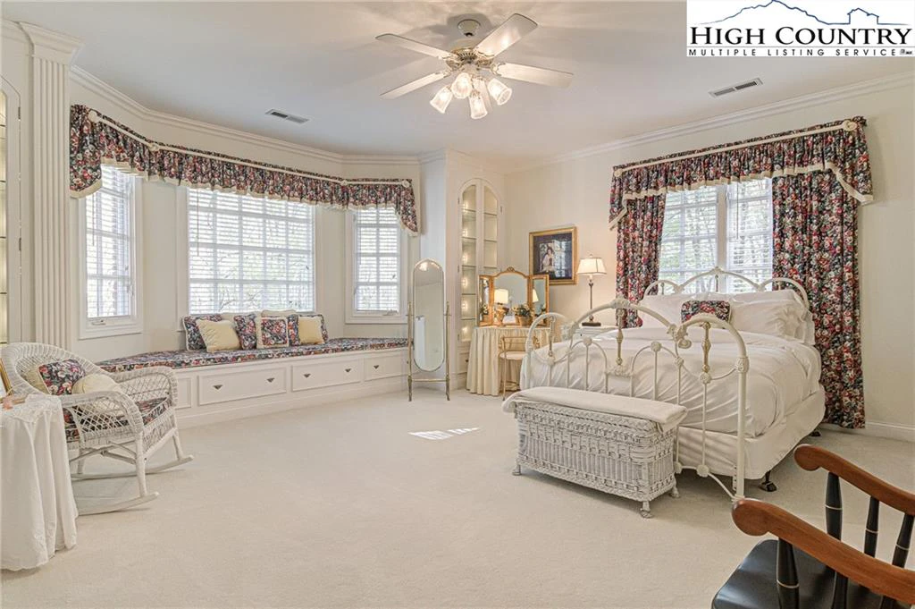Image number 8 for the current listing