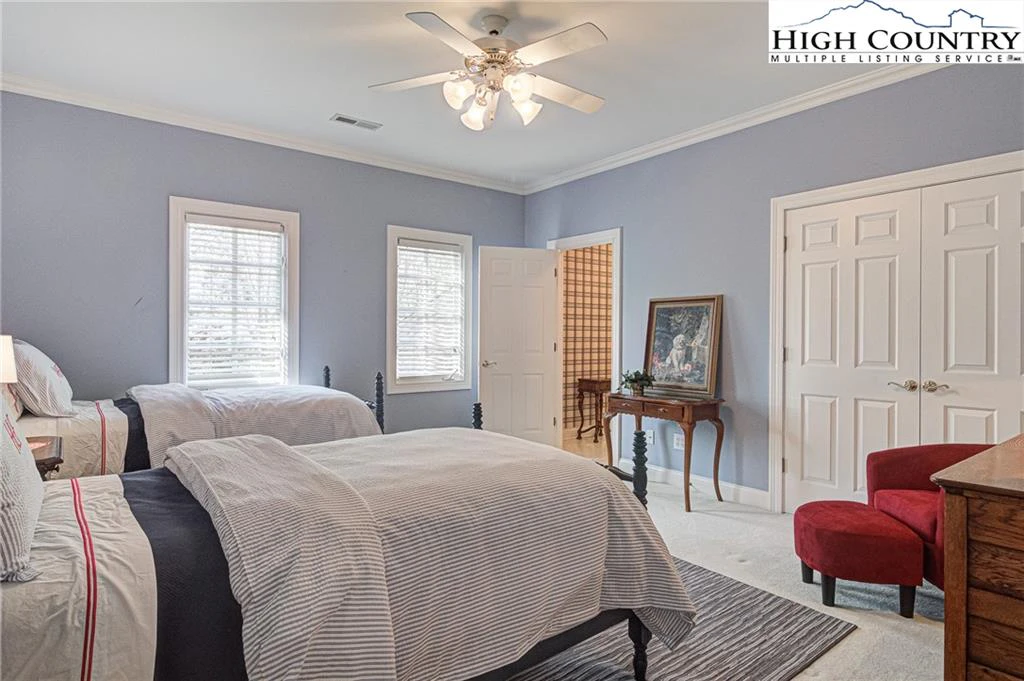 Image number 11 for the current listing