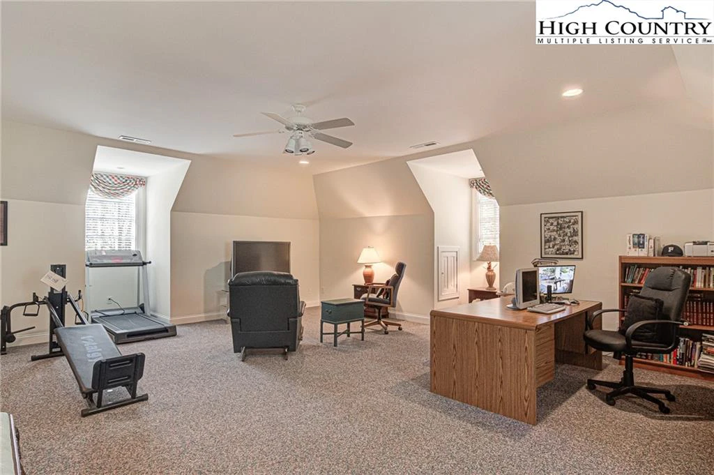 Image number 12 for the current listing
