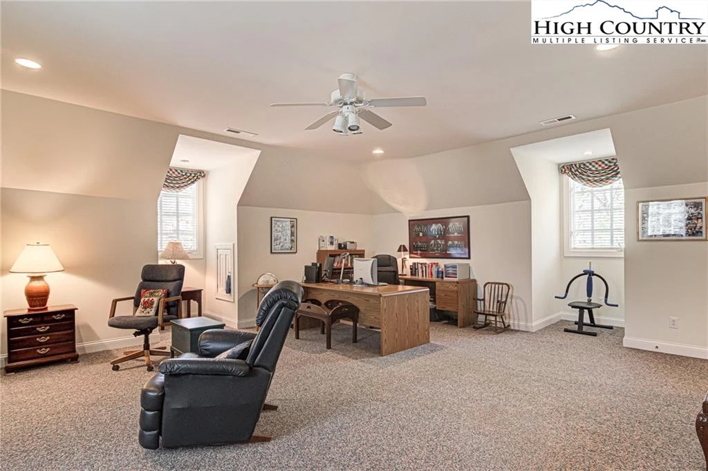Image number 2 for the current listing