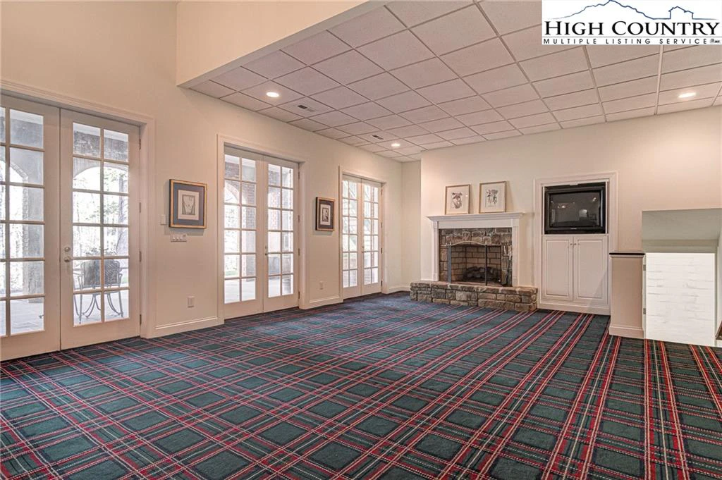 Image number 14 for the current listing