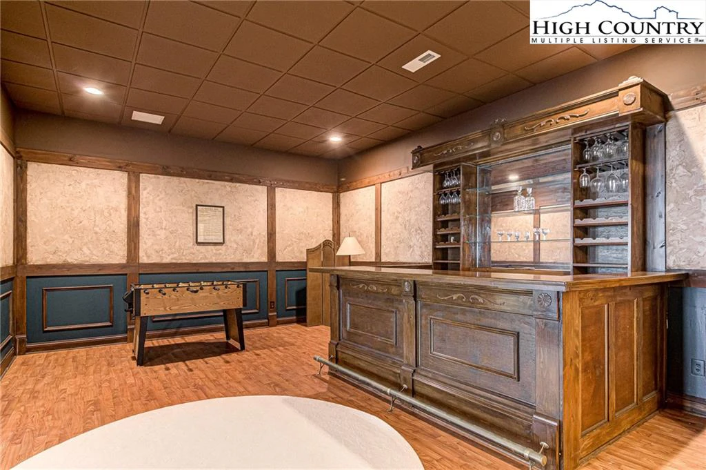Image number 16 for the current listing