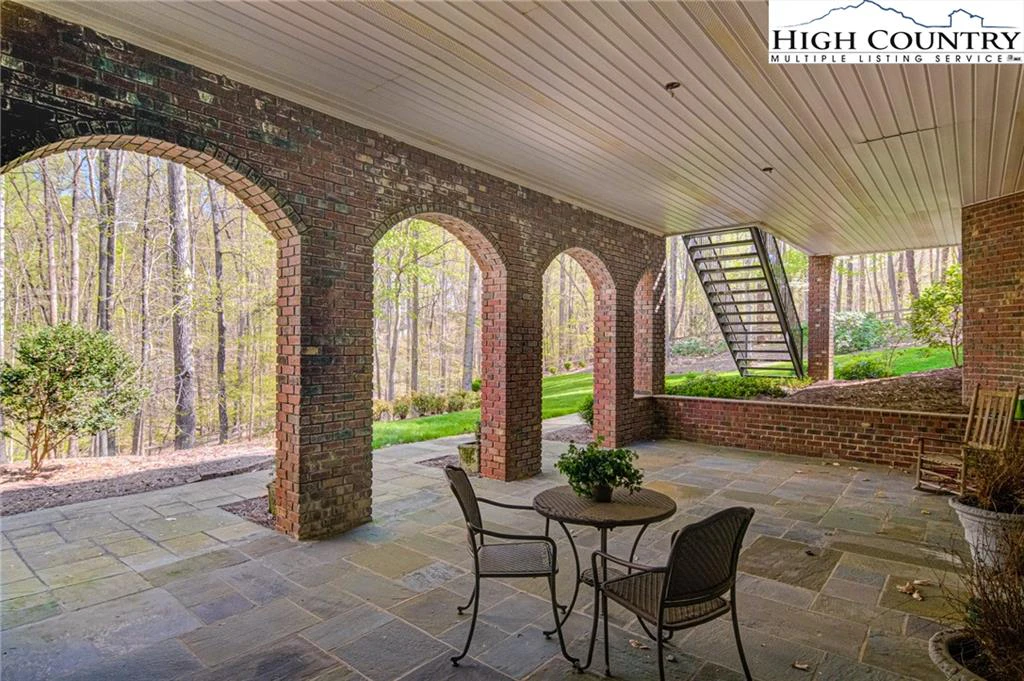 Image number 21 for the current listing