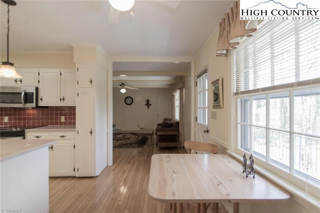 Image number 18 for the current listing