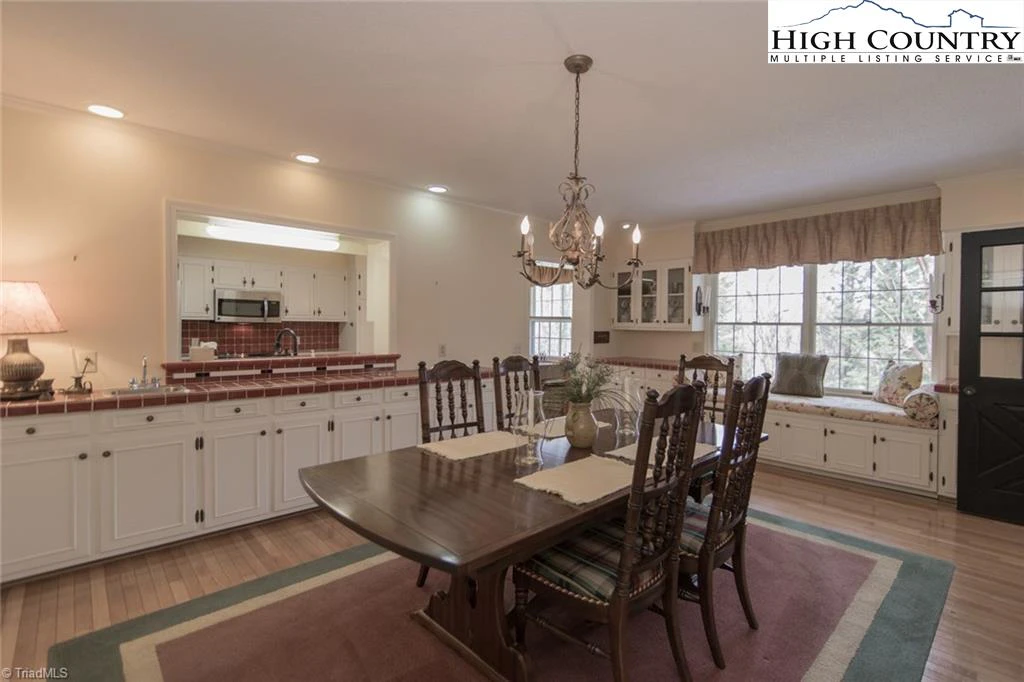 Image number 12 for the current listing