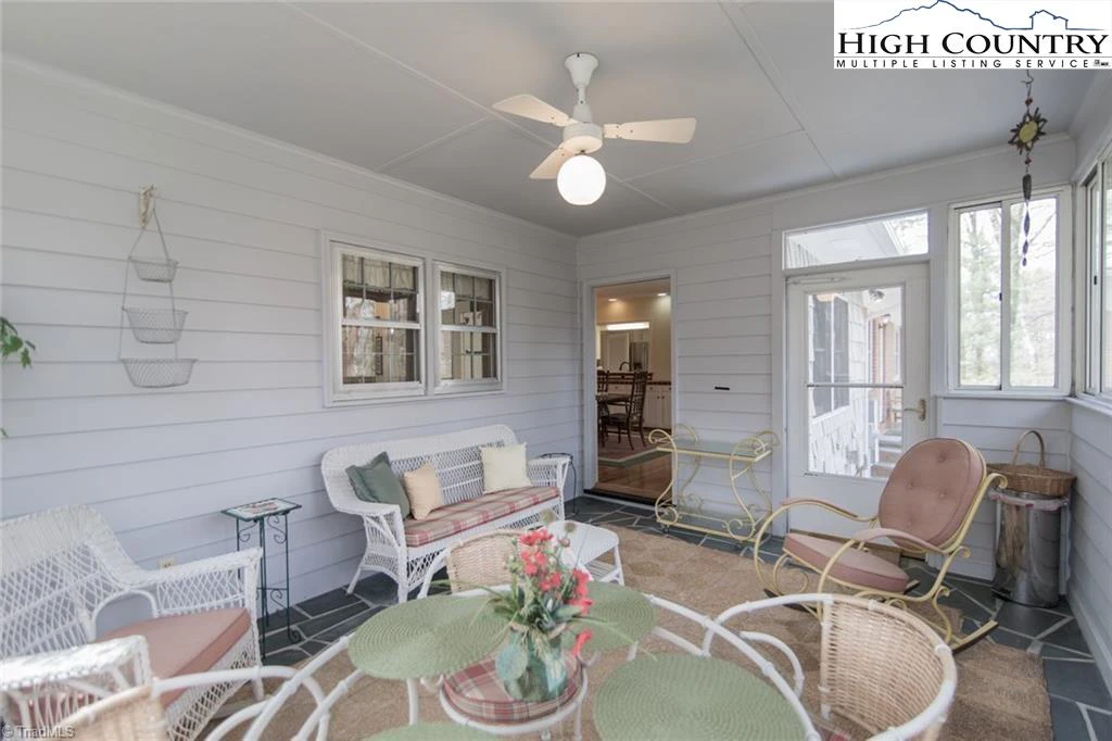 Image number 9 for the current listing