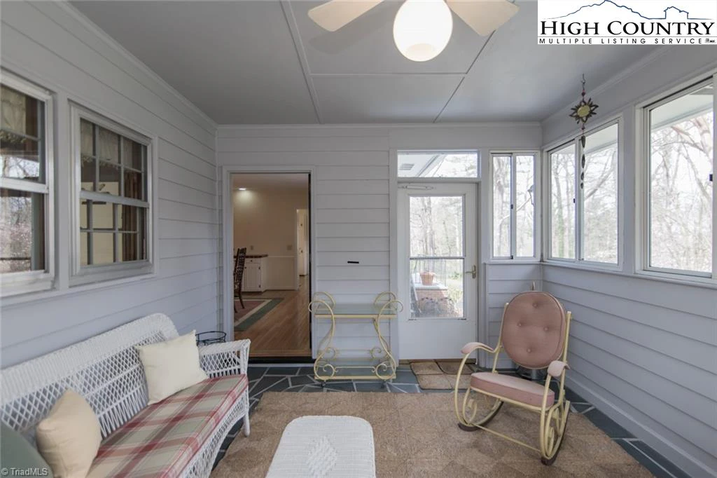 Image number 8 for the current listing