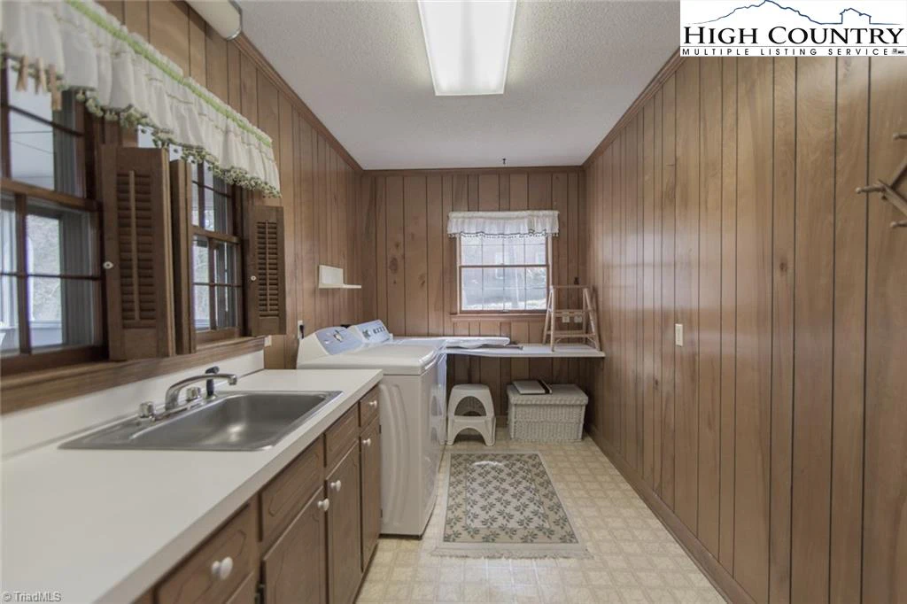 Image number 7 for the current listing