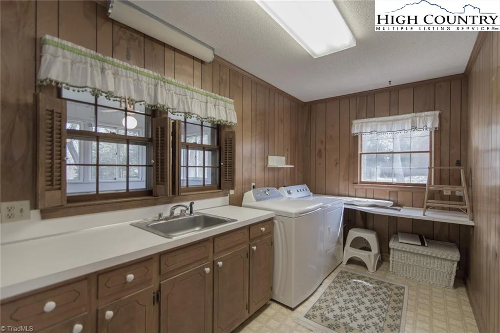 Image number 6 for the current listing