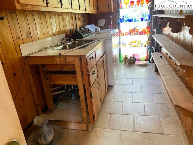 Image number 21 for the current listing