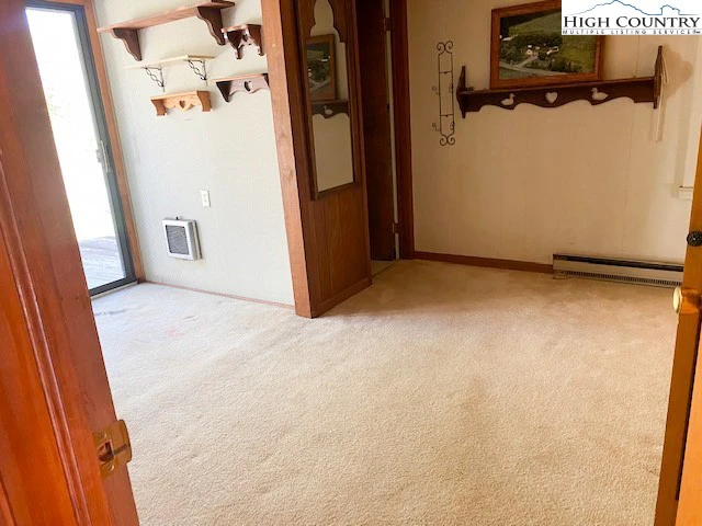 Image number 20 for the current listing