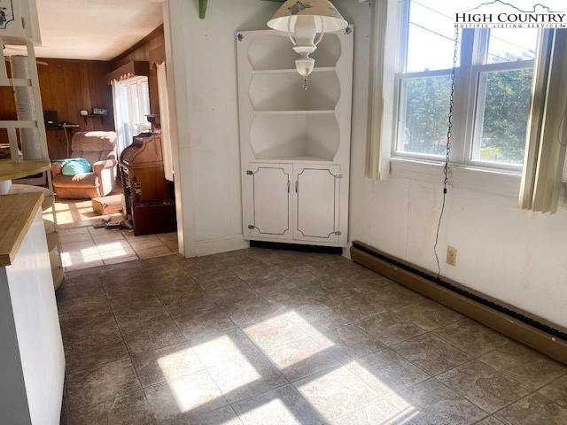 Image number 14 for the current listing