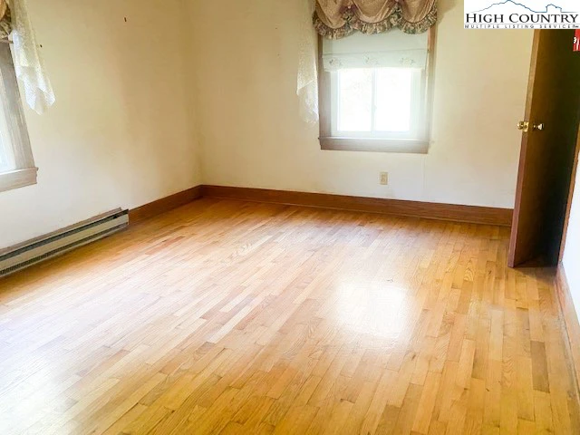 Image number 13 for the current listing