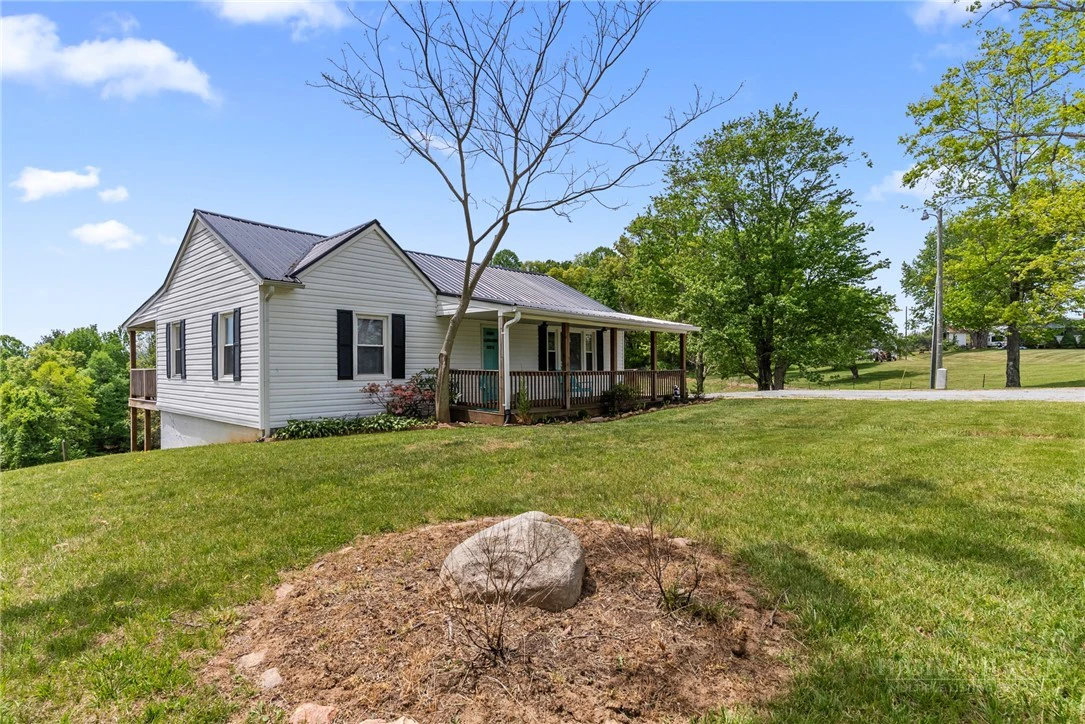 Image number 1 for the current listing