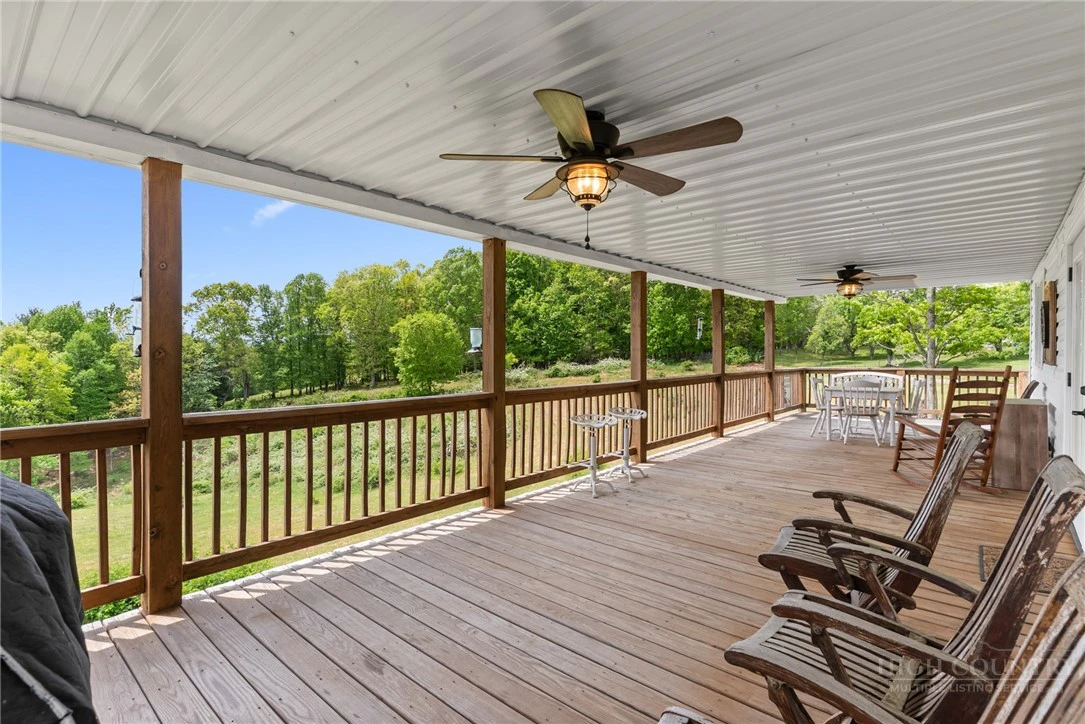 Image number 14 for the current listing