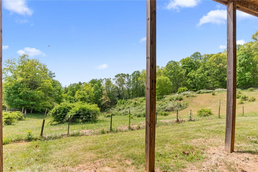 Image number 18 for the current listing