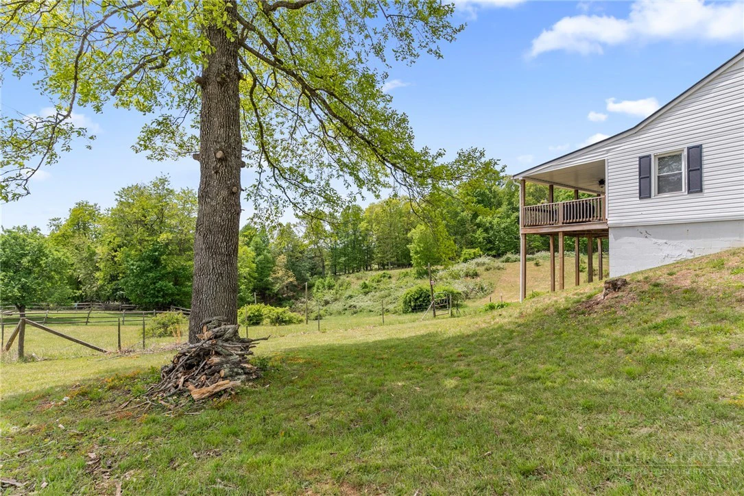 Image number 19 for the current listing