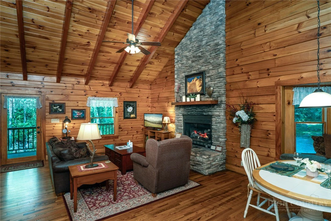Image number 15 for the current listing