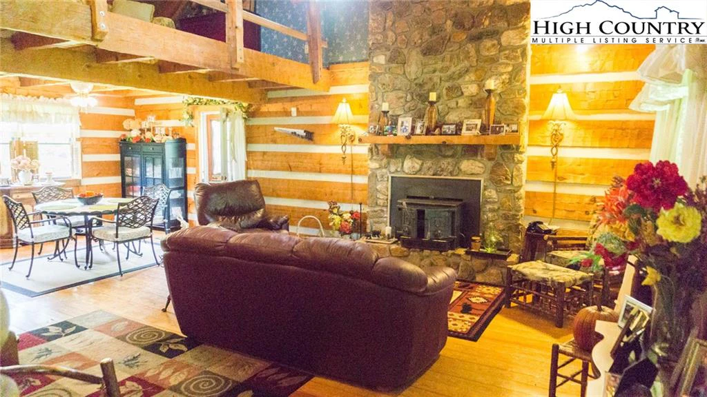 Image number 44 for the current listing