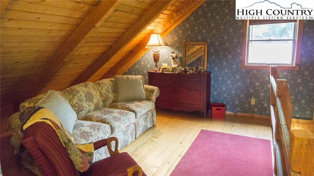 Image number 6 for the current listing