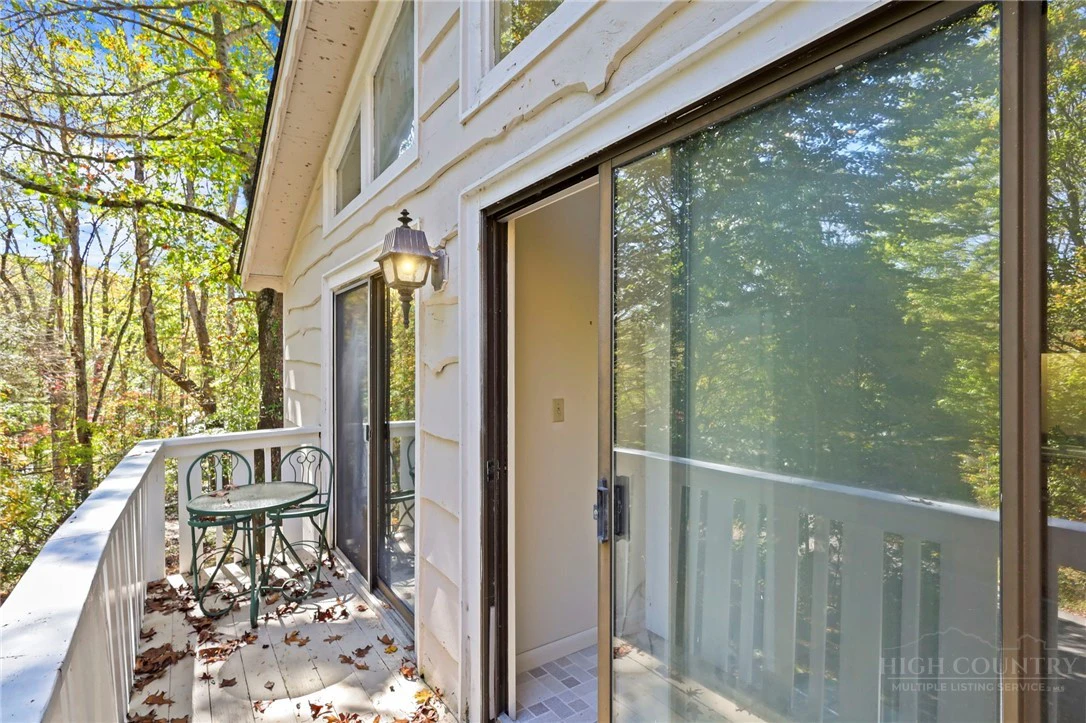 Image number 9 for the current listing