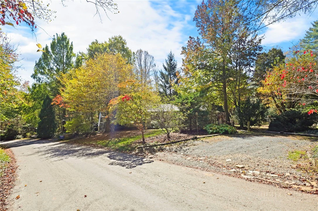 Image number 19 for the current listing