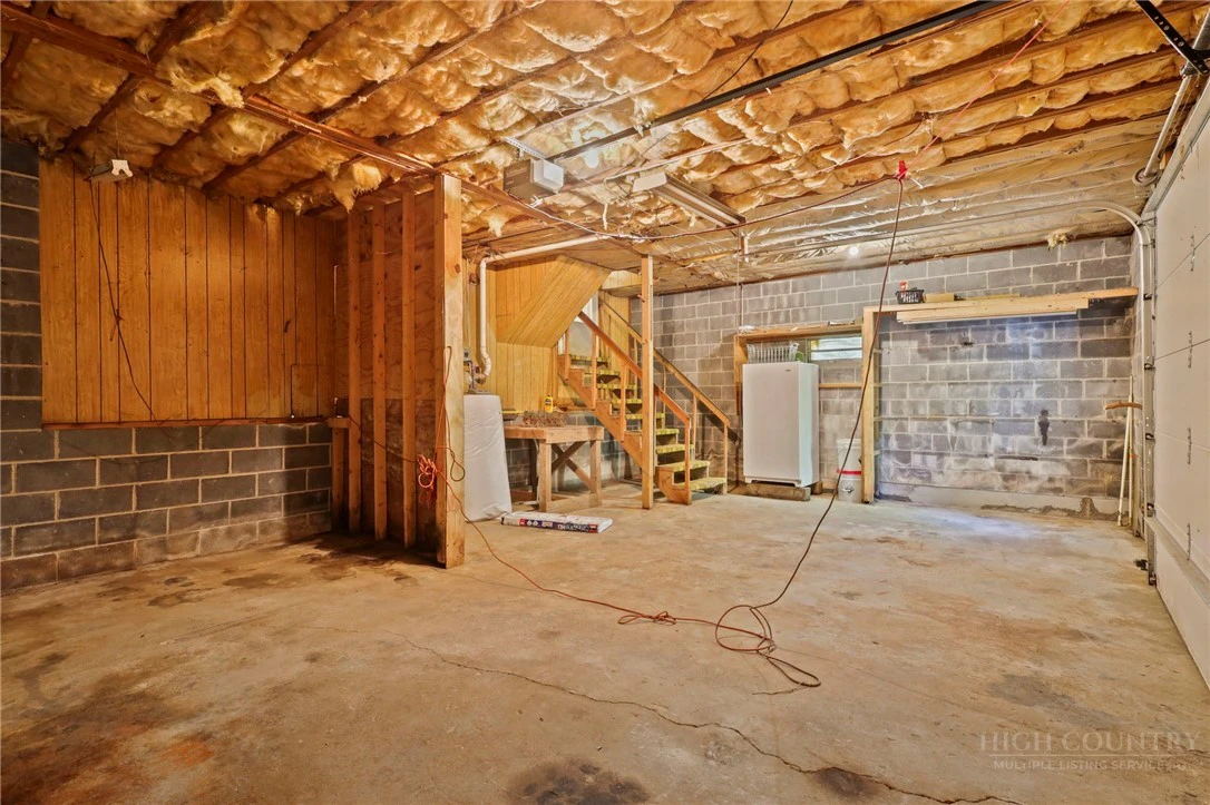 Image number 14 for the current listing