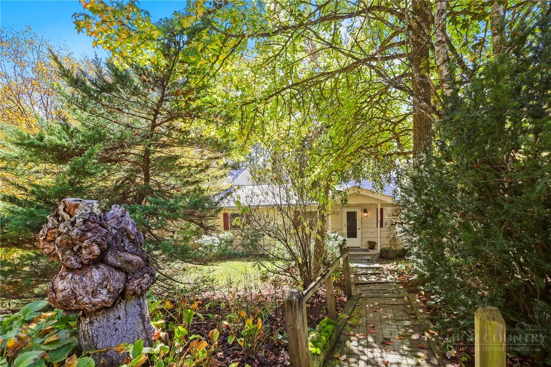 Image number 17 for the current listing
