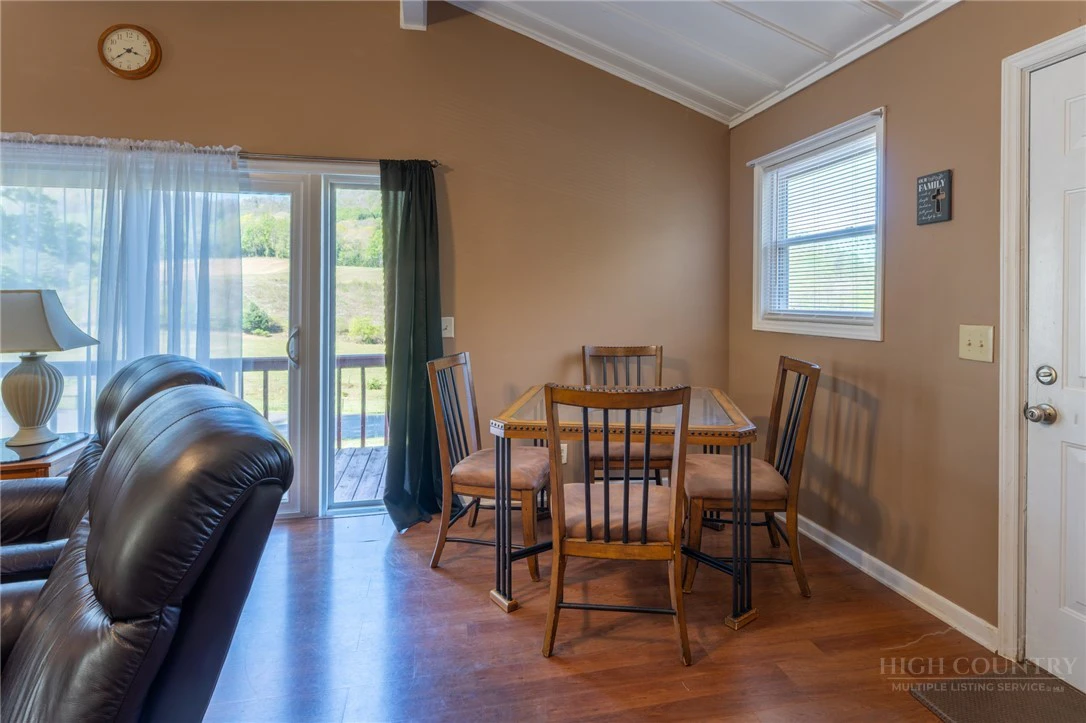 Image number 21 for the current listing