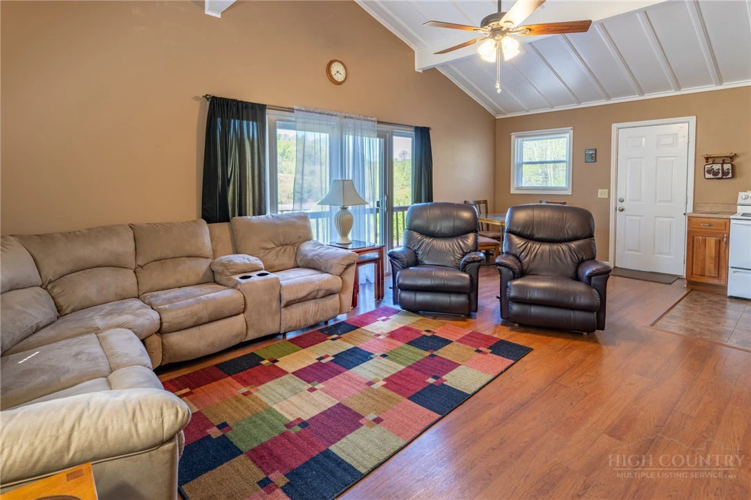 Image number 18 for the current listing
